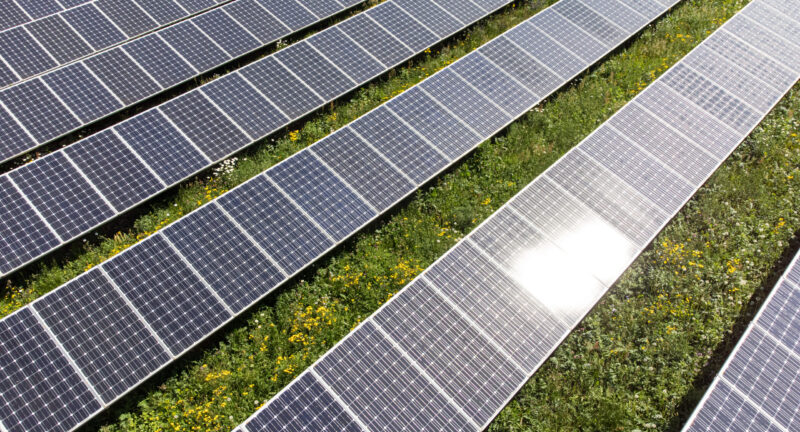 Community Solar vs Buying Panels: 3 Benefits